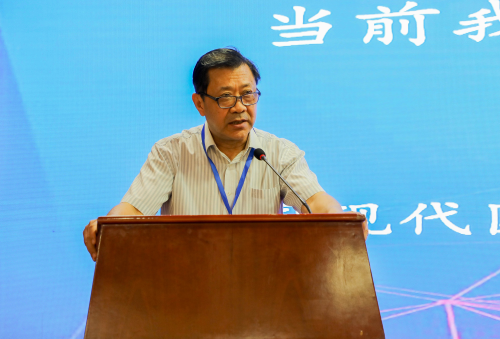 14季志业研究员进行主旨演讲 14季志业研究员进行主旨演讲