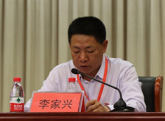 李家兴副校长就我校候选人预备人选产生过程进行说明 李家兴副校长就我校候选人预备人选产生过程进行说明