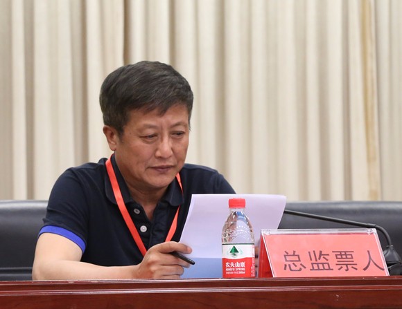 总监票人 校纪委副书记、纪检监察审计处处长赵文经同志主持选举 总监票人 校纪委副书记、纪检监察审计处处长赵文经同志主持选举