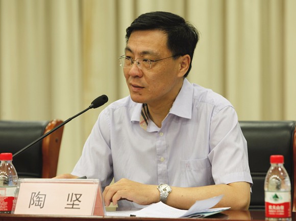陶坚校长主持会议 陶坚校长主持会议