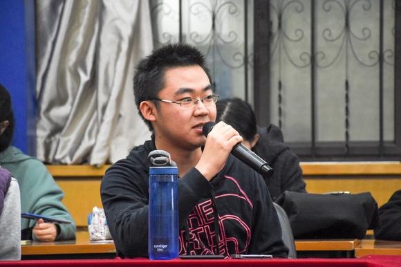 照片六 辩论队张大芊 照片六 辩论队张大芊