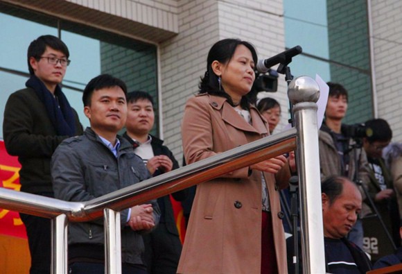 学生处处长芮雪源宣布比赛结果 学生处处长芮雪源宣布比赛结果