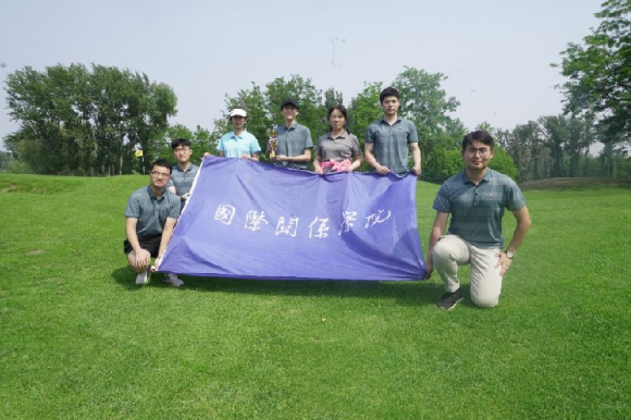 国关全体参赛队员与宋老师赛场合影 国关全体参赛队员与宋老师赛场合影