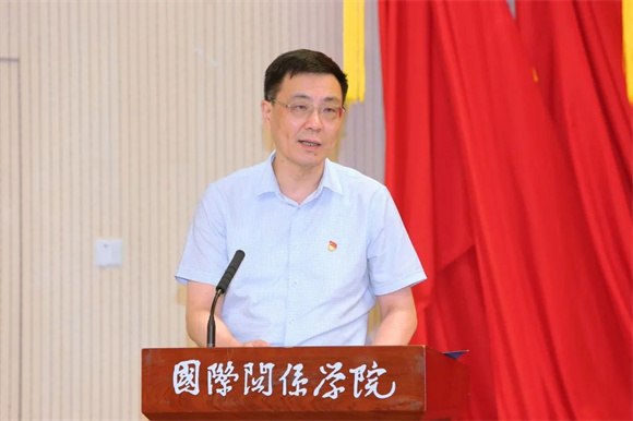 院长陶坚进行致辞 院长陶坚进行致辞