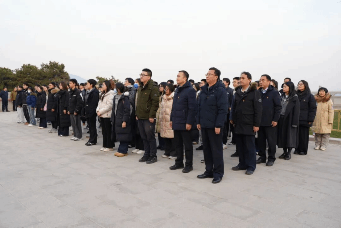 我院组织开展2025年下半年新党员入党宣誓活动