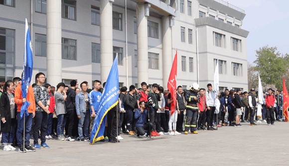 参加演练的全体同学 参加演练的全体同学