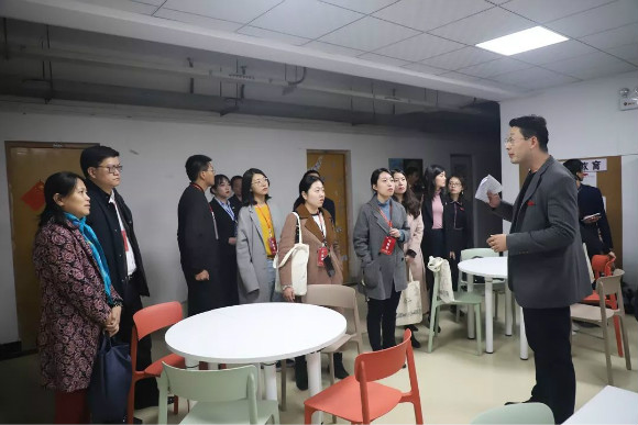 我院参会代表参观西外思政进公寓工作站 我院参会代表参观西外思政进公寓工作站