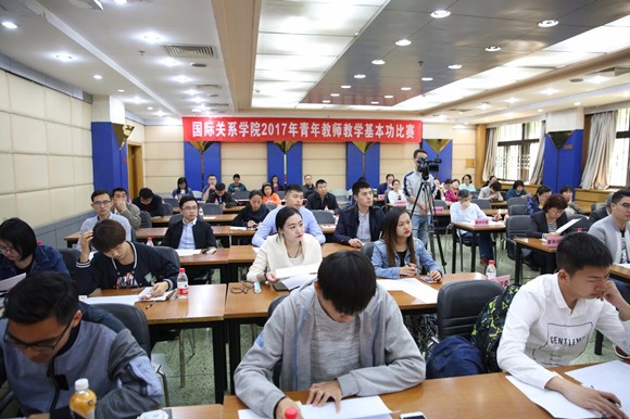 1青年教师教学基本功比赛现场 1青年教师教学基本功比赛现场