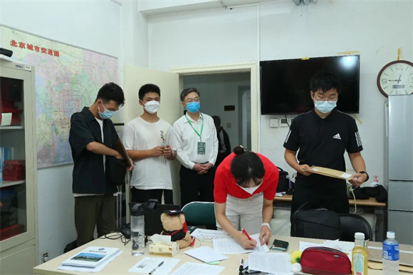 717院领导视察学院各项迎新工作 717院领导视察学院各项迎新工作