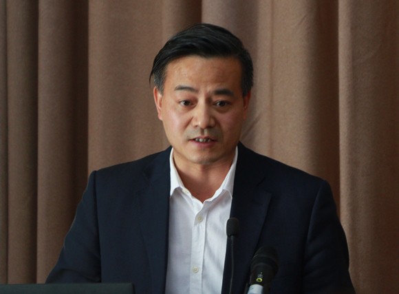 3余富文先生在赠书仪式上致辞 3余富文先生在赠书仪式上致辞