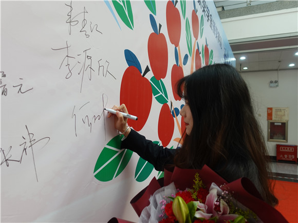 获奖学生在留言板签名 获奖学生在留言板签名