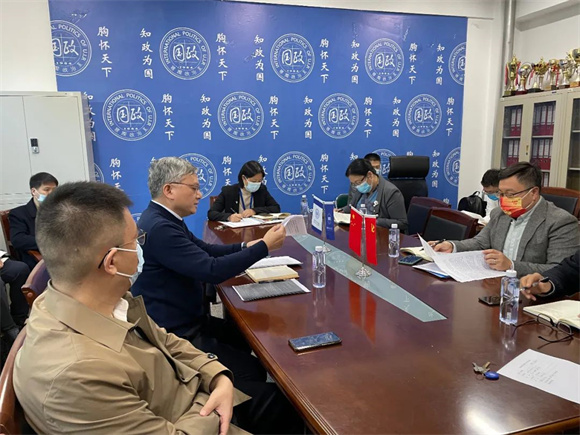 国政系教工党支部学习现场 国政系教工党支部学习现场