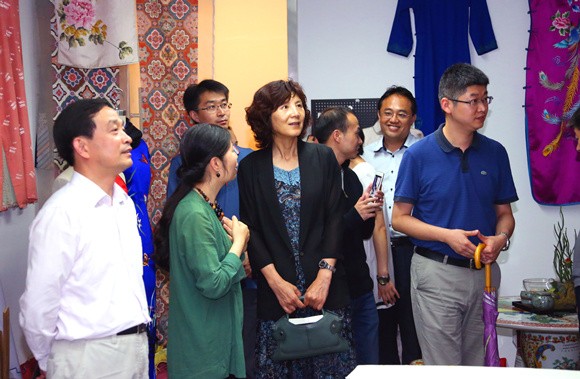 倪赛力副书记陪同刘慧书记和我校教师参观创业实践基地 倪赛力副书记陪同刘慧书记和我校教师参观创业实践基地