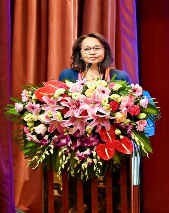 阿罗约女士发表讲话 阿罗约女士发表讲话