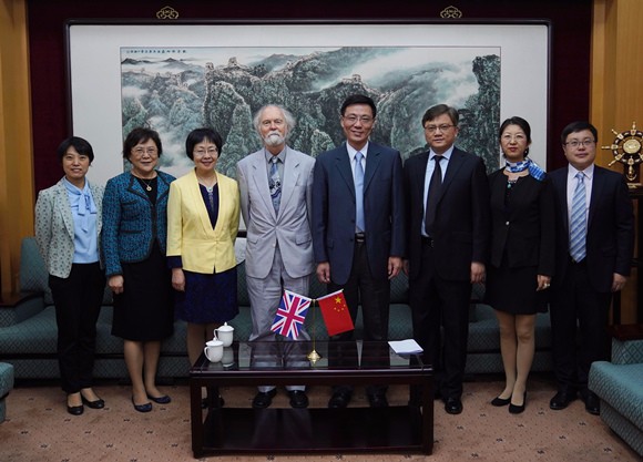 与会专家学者合影留念 与会专家学者合影留念