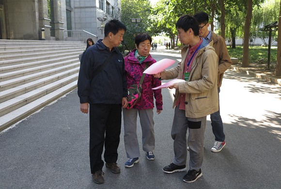监督员发放倡议书 监督员发放倡议书