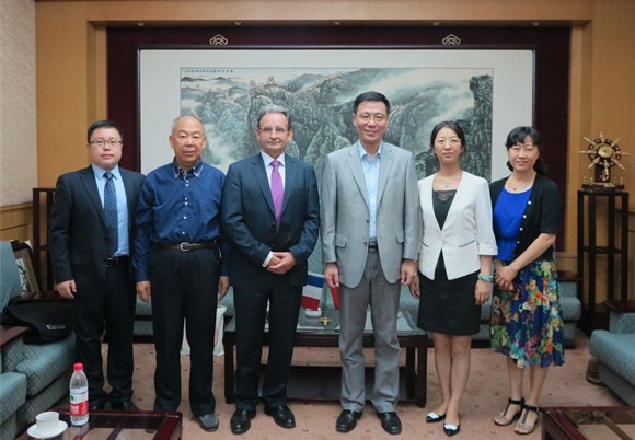 陶坚校长会见图一大代表团 陶坚校长会见图一大代表团