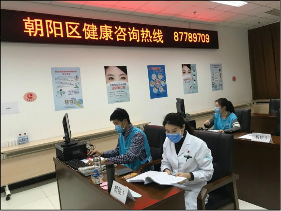 高宇轩同学在疾控中心热线服务工作现场 高宇轩同学在疾控中心热线服务工作现场