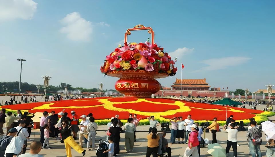 来！翻开这份国庆献礼，听国关青年的青春告白