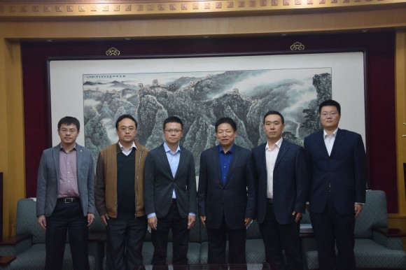 外交部招录干部与我校老师合影 外交部招录干部与我校老师合影
