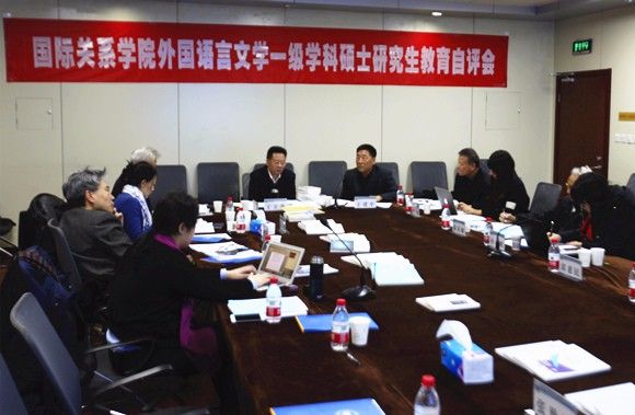 3专家组成员进行闭门评审 3专家组成员进行闭门评审