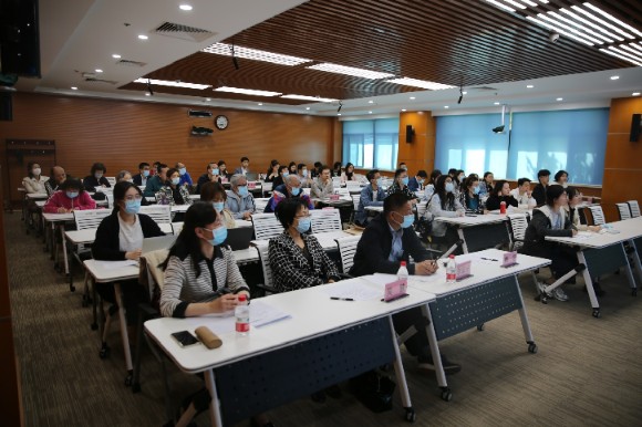 青年教师教学基本功比赛现场评委和观众 青年教师教学基本功比赛现场评委和观众