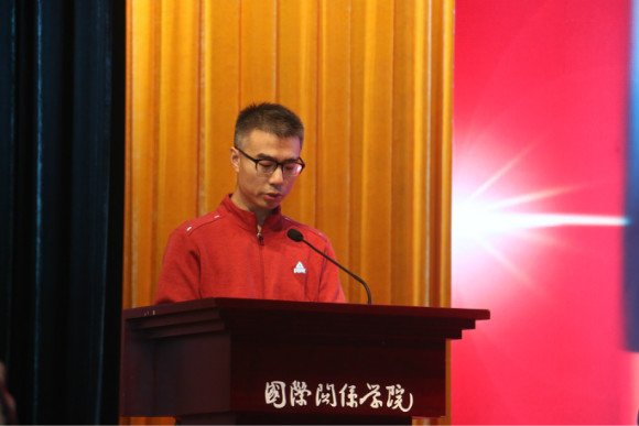 信息科技学院王平老师宣读颁奖词 信息科技学院王平老师宣读颁奖词