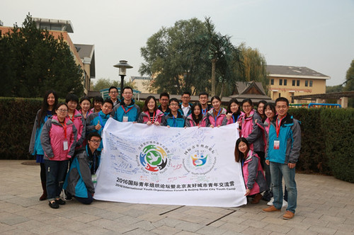 照片二 团市委工作人员与志愿者合影_副本 照片二 团市委工作人员与志愿者合影_副本