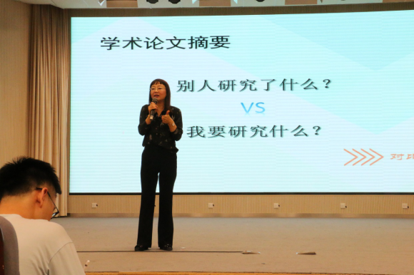 外语学院英语系梁晓晖教授教学展示 外语学院英语系梁晓晖教授教学展示