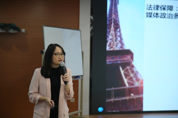 龚恬老师进行现场展示 龚恬老师进行现场展示