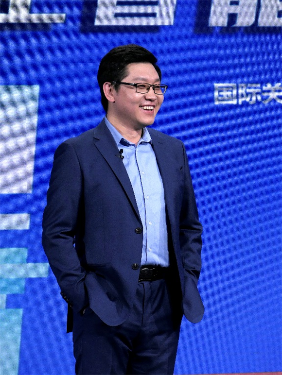 李斌阳教授在录制公开课 李斌阳教授在录制公开课