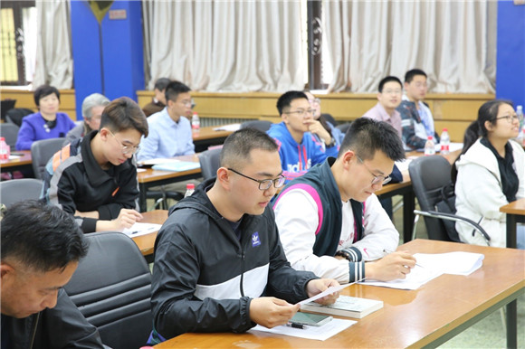 认真参与评价的同学们 认真参与评价的同学们