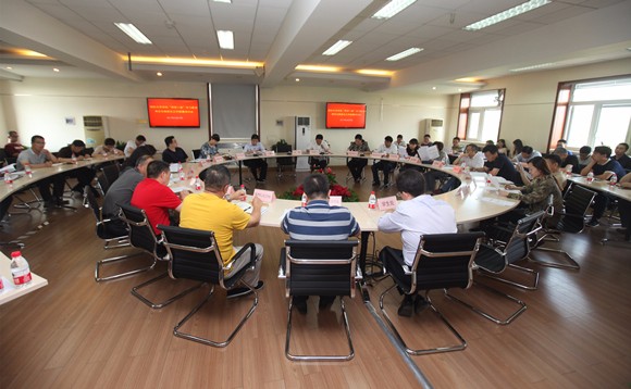 我校举办“两学一做”学习教育常态化制度化工作部署培训会。 我校举办“两学一做”学习教育常态化制度化工作部署培训会。