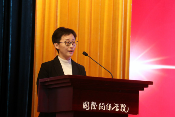 国际经济系周晓华老师宣读颁奖词 国际经济系周晓华老师宣读颁奖词