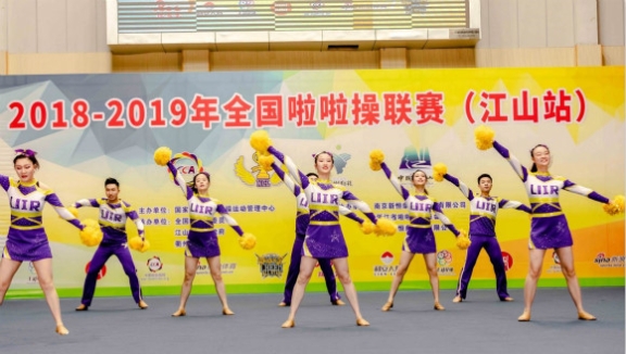 我校选手在公开青年丙组花球啦啦操自选动作操比赛中_meitu_3 我校选手在公开青年丙组花球啦啦操自选动作操比赛中_meitu_3