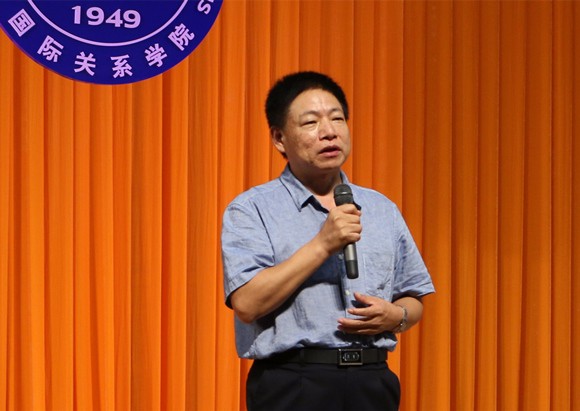 李家兴副校长主持“开学第一课”教育活动 李家兴副校长主持“开学第一课”教育活动