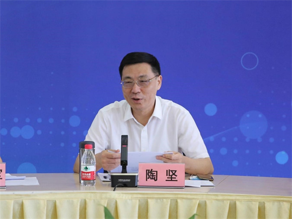 陶坚院长做“关于《国际关系学院章程》修订情况的说明” 陶坚院长做“关于《国际关系学院章程》修订情况的说明”