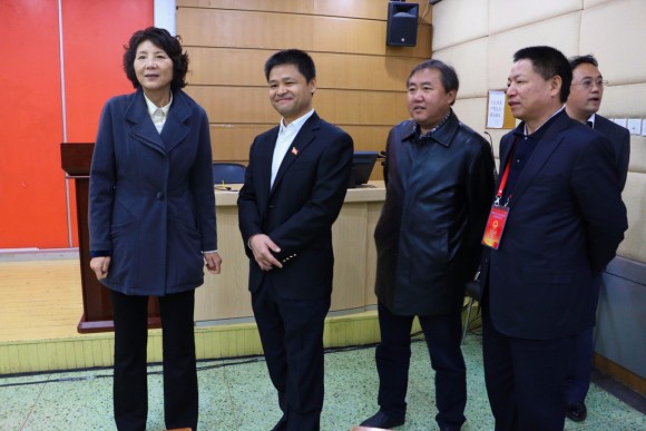 校领导与青龙桥街道领导共同视察投票现场 校领导与青龙桥街道领导共同视察投票现场