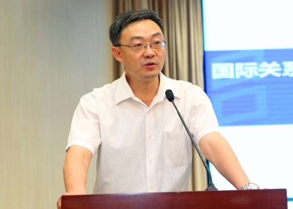 2 教务处处长许可主持开班仪式 2 教务处处长许可主持开班仪式