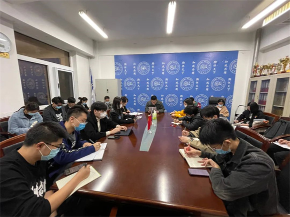 国政系学生党支部学习现场 国政系学生党支部学习现场