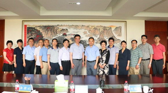 与会人员合影 与会人员合影
