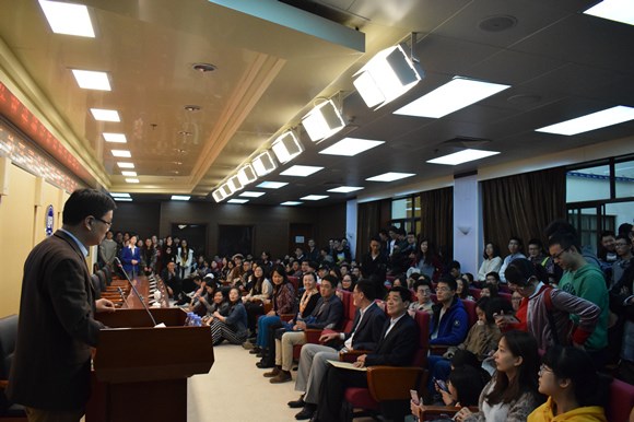 外交部公务员招录宣讲会现场 外交部公务员招录宣讲会现场