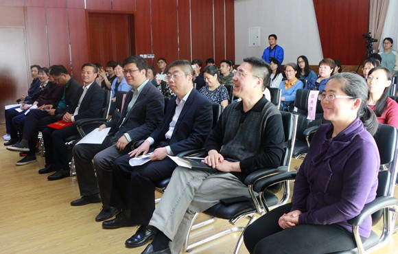 4赠书仪式现场 4赠书仪式现场