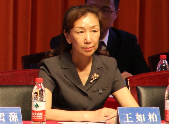 校党委委员、总会计师王如柏出席会议并讲话 校党委委员、总会计师王如柏出席会议并讲话