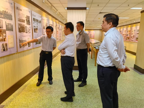 参观我院校史展览馆 参观我院校史展览馆