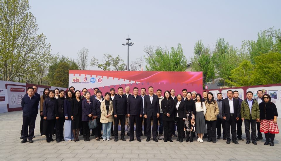 我院党委理论学习中心组参观“国家安全长城行”主题展