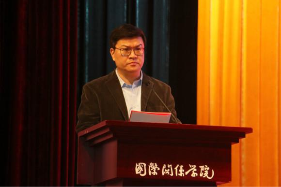 达巍院长助理宣读表彰决定 达巍院长助理宣读表彰决定