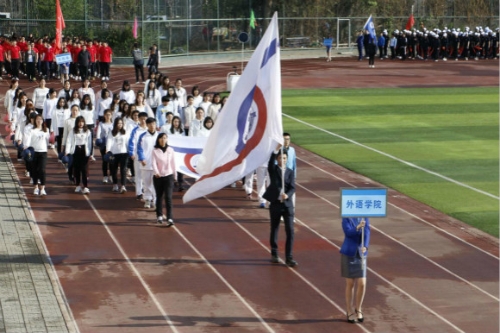 外语学院方阵入场 外语学院方阵入场