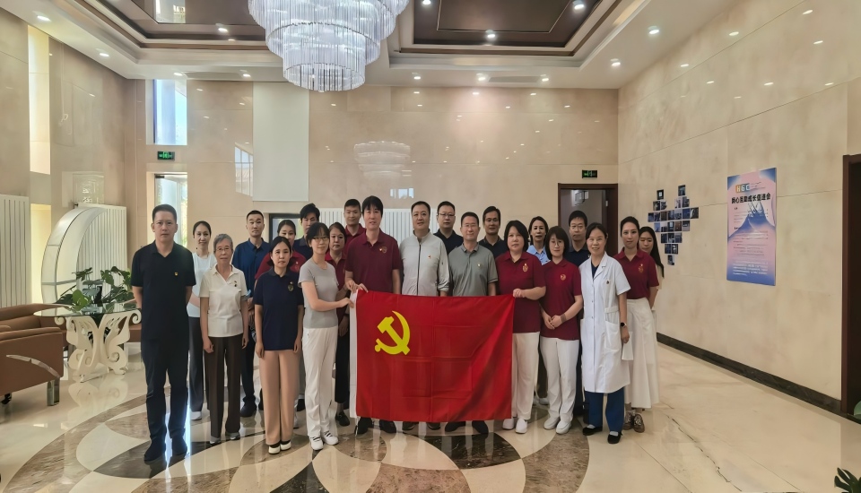 党建联建护健康 科普义诊暖人心——我院开展“科普专家进校园”健康服务暨支部共建活动