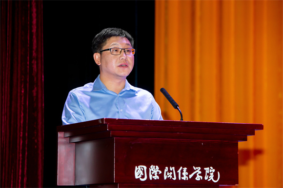 网络空间安全学院李斌阳教授作为教师代表进行发言 网络空间安全学院李斌阳教授作为教师代表进行发言